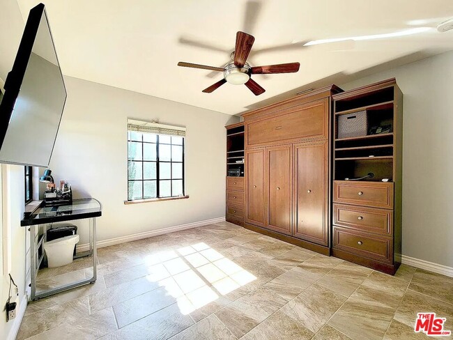 Building Photo - 16913 Bassett St