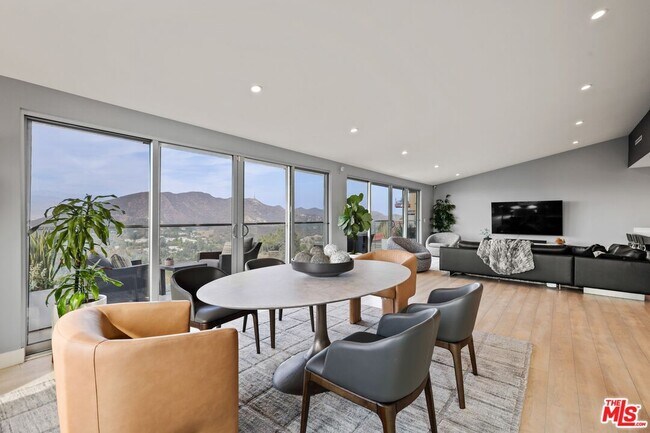 Building Photo - 7191 Pacific View Dr