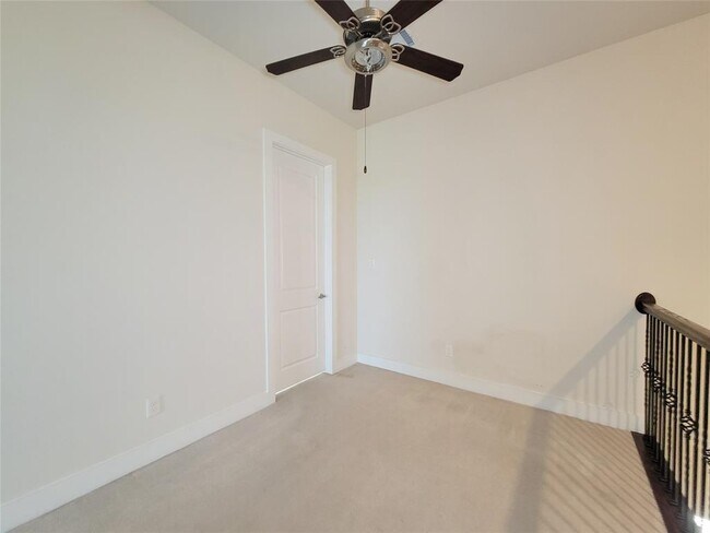 Building Photo - 1815 Crestdale Dr