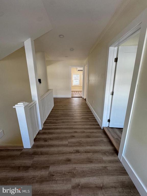 Building Photo - 11 Gentian St