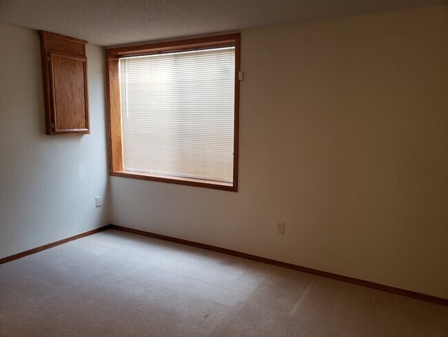 Basement Bedroom - 10805 E Funston St