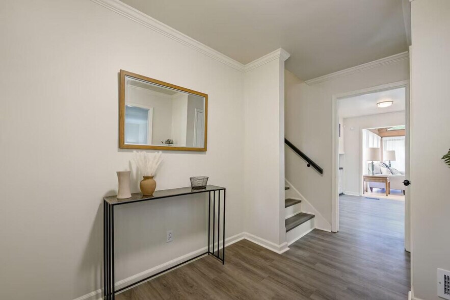 Building Photo - 2450 Weatherford Ct