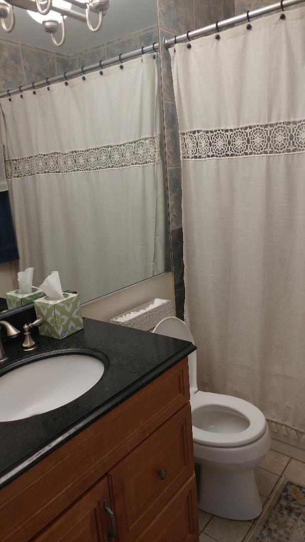 Building Photo - 680 N Green St