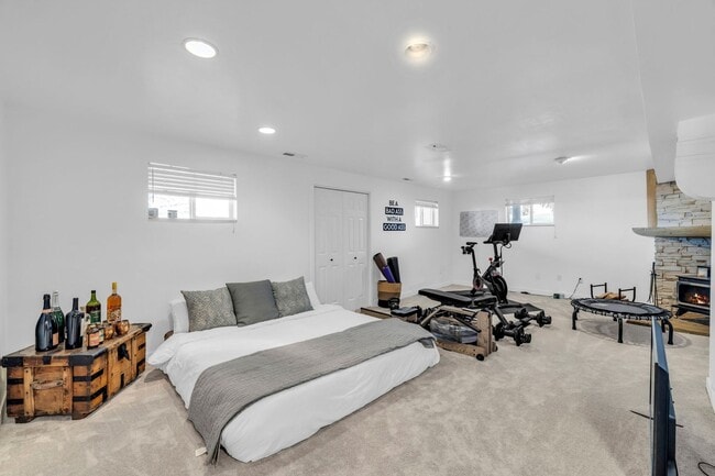 Building Photo - SILVER CREEK HORSE PROPERTY