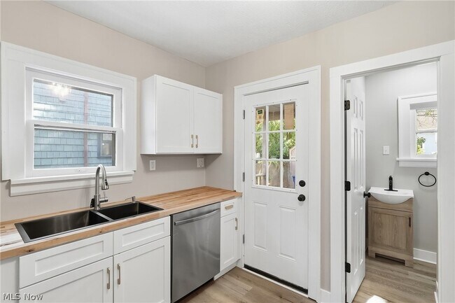 Building Photo - 1539 Elbur Ave