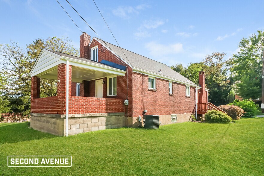 Building Photo - 701 Crestview Dr