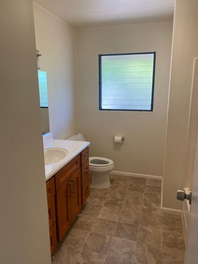 Building Photo - Quiet Kaimuki Neighborhood, 4 bedroom, 2 B...