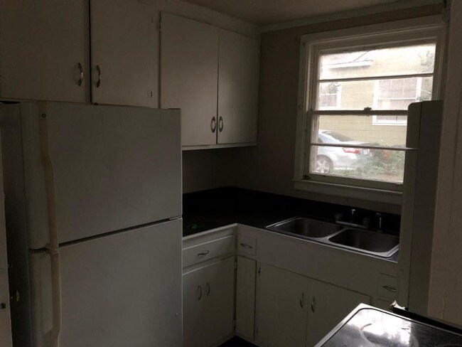 Building Photo - 711 W Chippewa St