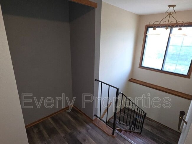 Building Photo - 219 McDivett Dr