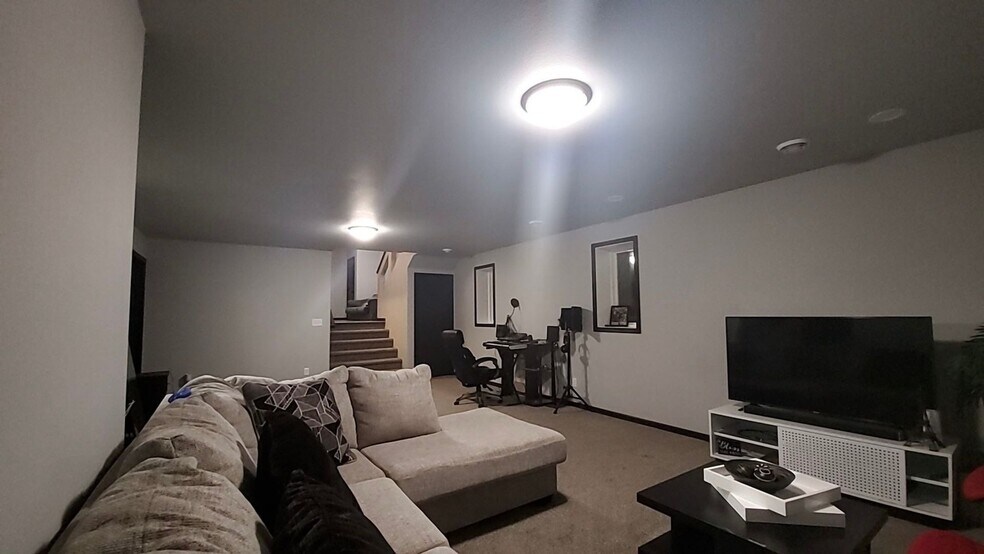 Building Photo - 6040 Kodiak Ln