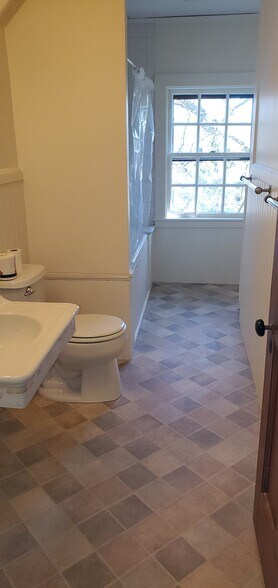 Building Photo - 11 Highland St