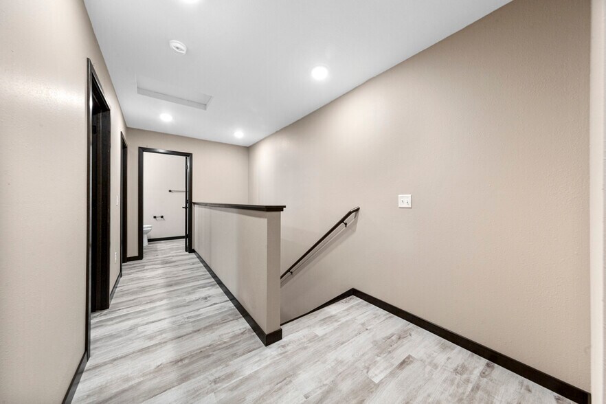 Building Photo - 3200 Noble Dr