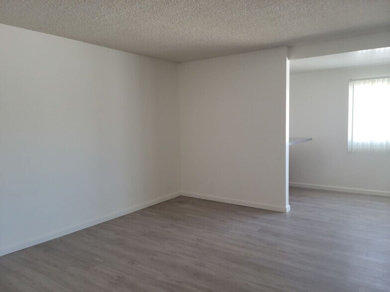 Building Photo - 623 S Grevillea Ave