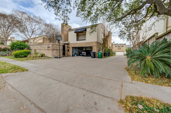 Building Photo - 2527 Potomac Dr