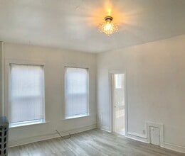 Building Photo - Spacious 1 Bed 1 Bath Denver Apartment in Capitol Hill! Available NOW!