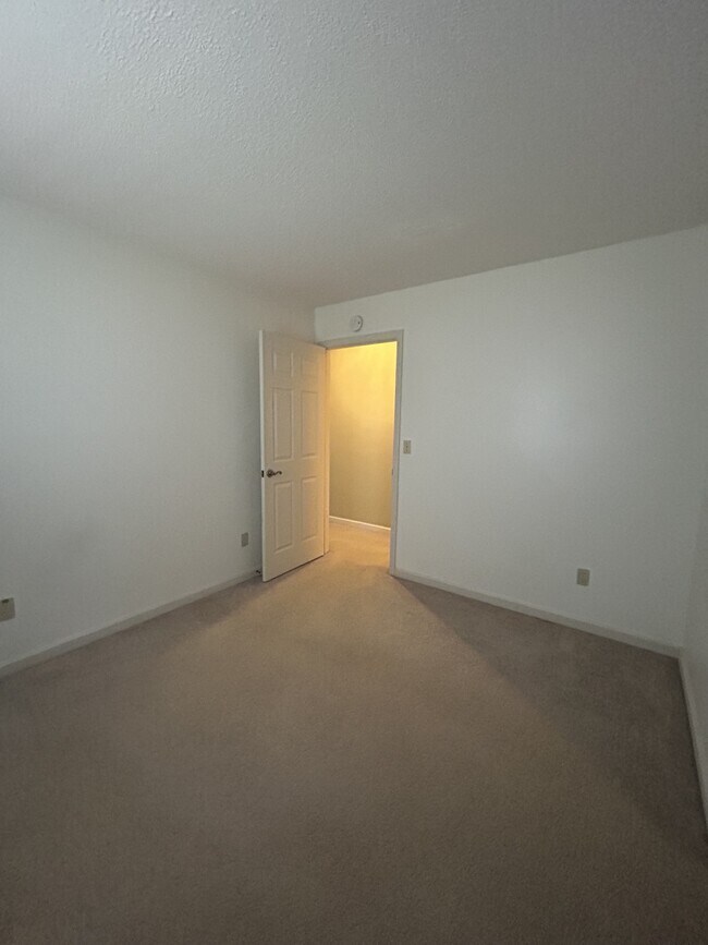 Building Photo - 140 Havenridge Cir