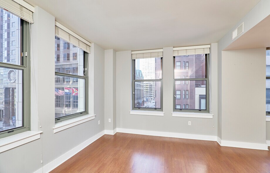 Living Room - 314 N Broadway