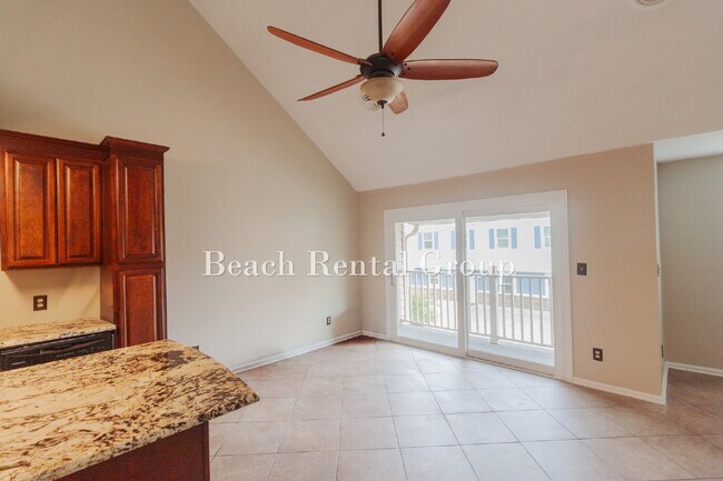 Building Photo - End Unit Townhouse in Myrtle Beach