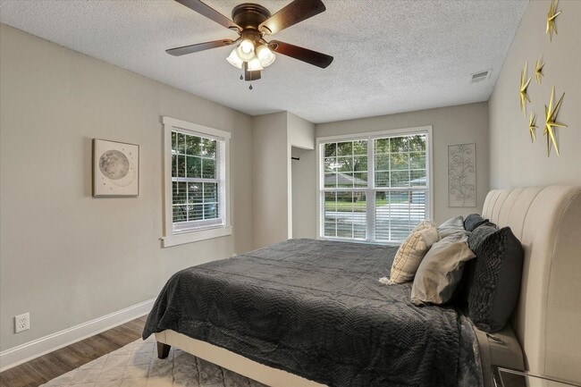 Building Photo - Furnished 4 Bedroom, 2 Bath Brick Home in Savannah