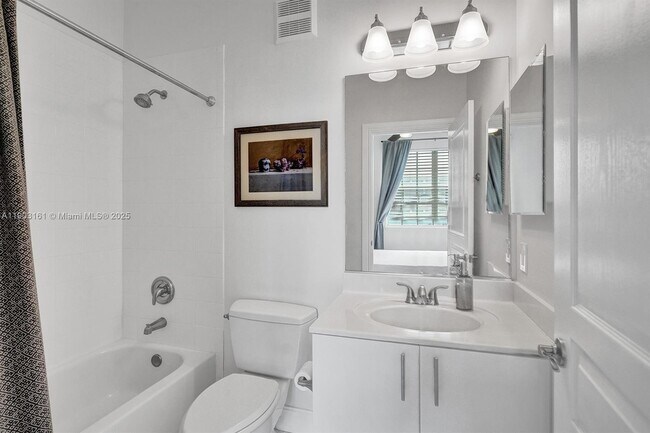 Building Photo - 446 NE 2nd Ave