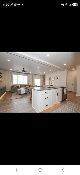 Building Photo - 2061 N Chianti St