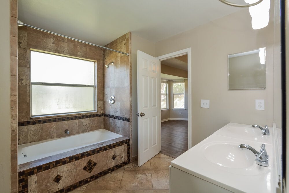 Building Photo - 2233 Grand Tree Ct