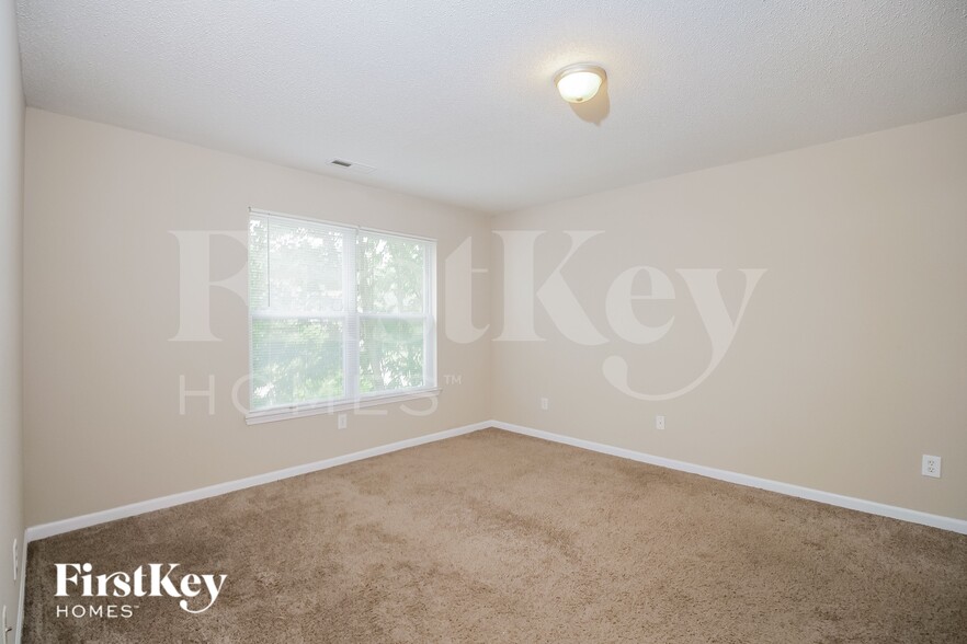 Building Photo - 220 Woodstream Ct