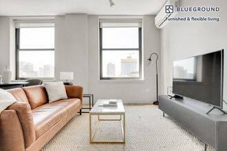 Building Photo - 330 S Wells St