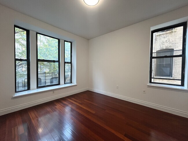 Building Photo - 609 W 137th St