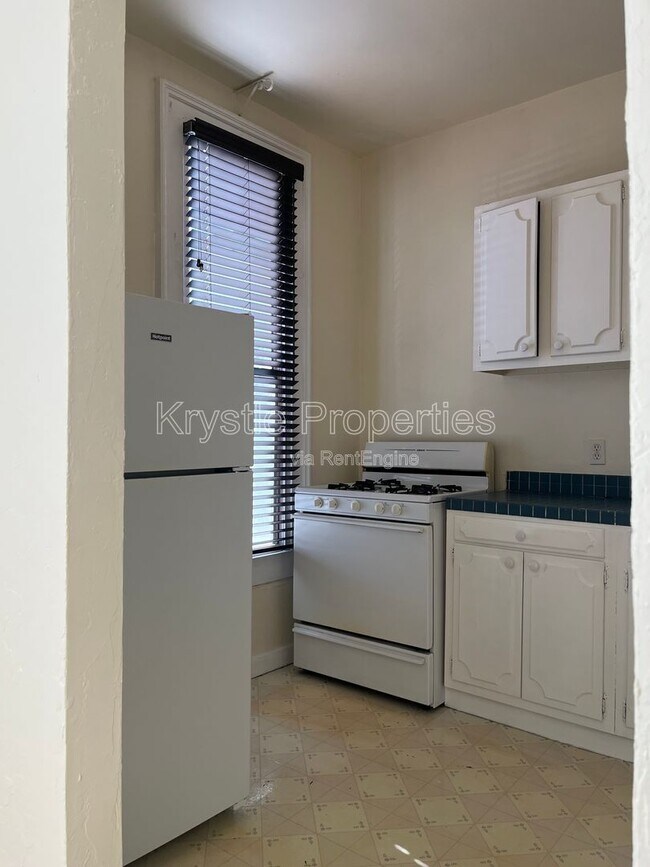 Building Photo - 1117 Sutter St