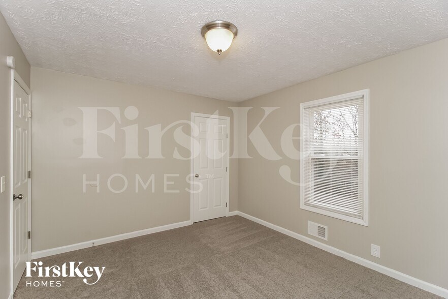 Building Photo - 289 Angla Dr SE