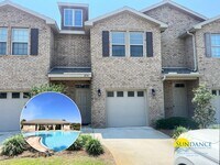 Building Photo - Reserve Pointe Townhome with Community Pool!