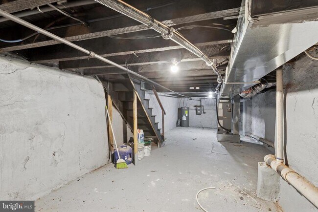 Building Photo - 2350 N Opal St