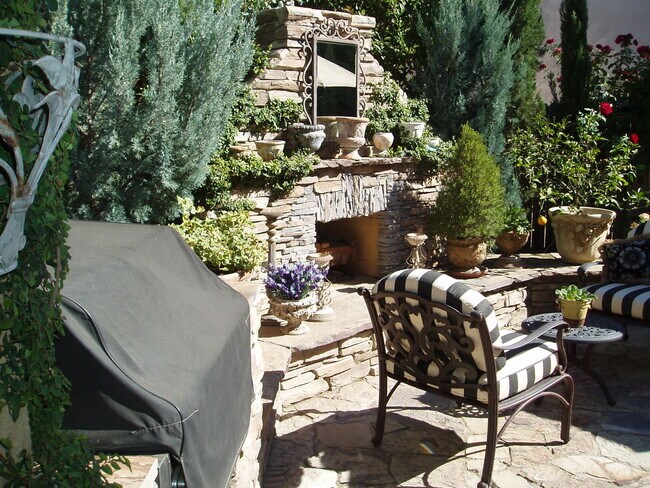 Building Photo - Beautiful 3 Bedroom 3 Bath home in Clovis