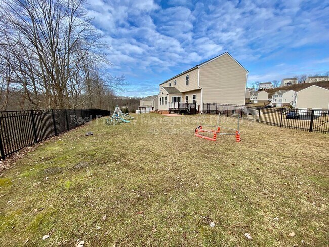 Building Photo - 449 Beech Dr