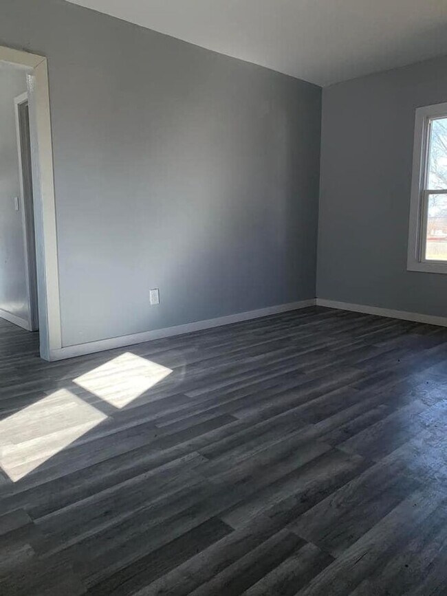 Building Photo - 507 S Evans Ave