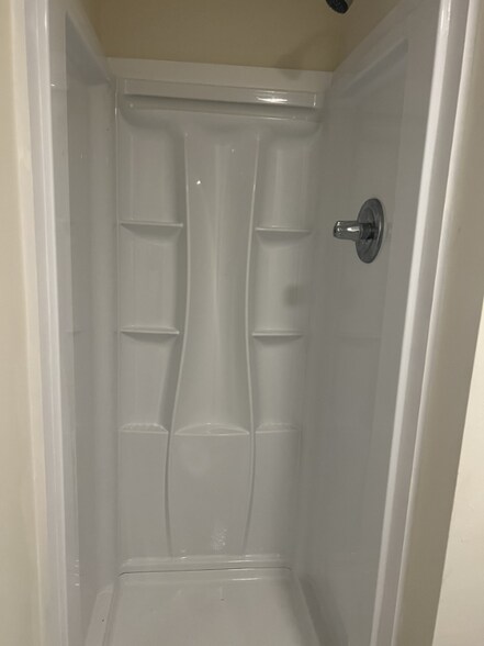 Building Photo - 107 University Ave