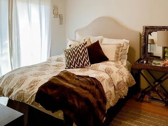 Building Photo - 1319 W Belmont Ave