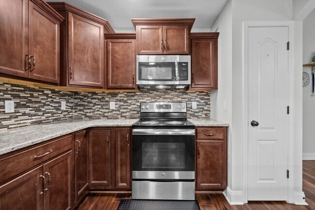 Building Photo - 125 Sycamore Hill Dr