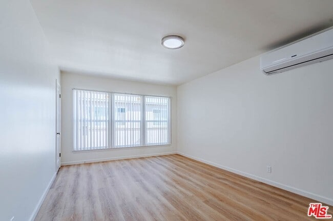 Building Photo - 1837 N Normandie Ave