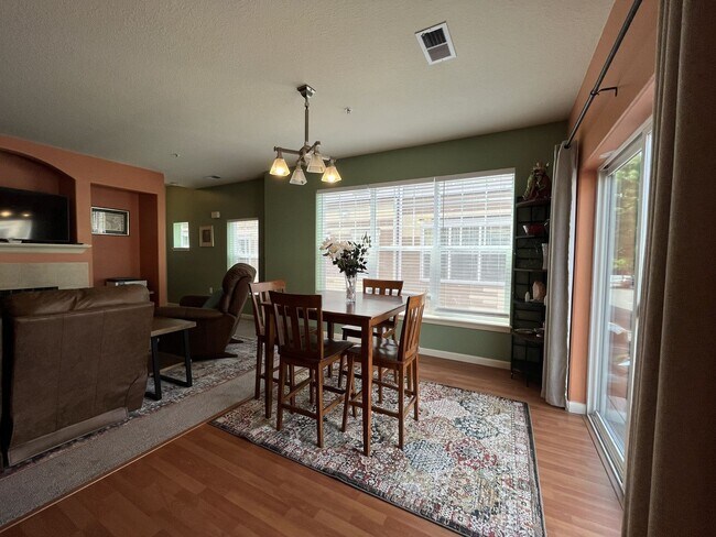 Building Photo - Well-Designed Condo with Dual Primary Suites, Vaulted Ceilings & Community Clubhouse