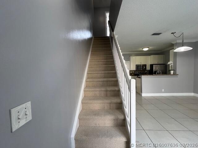 Building Photo - 2163 Madeira Dr