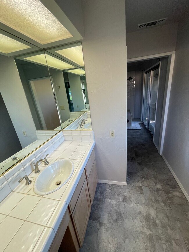 Building Photo - Butte Valley 3 bed 2 bath home, Privacy, n...