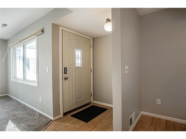 Building Photo - 9358 Ranchview Ln N