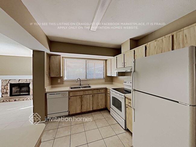 Building Photo - 3040 Oak View Dr