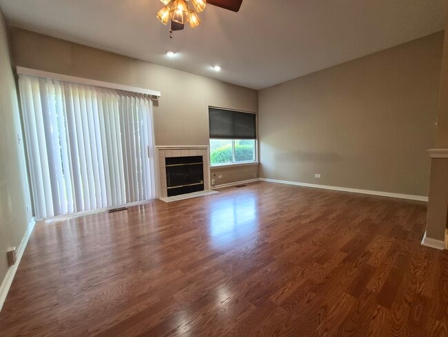 Building Photo - 1015 Woodview Ct