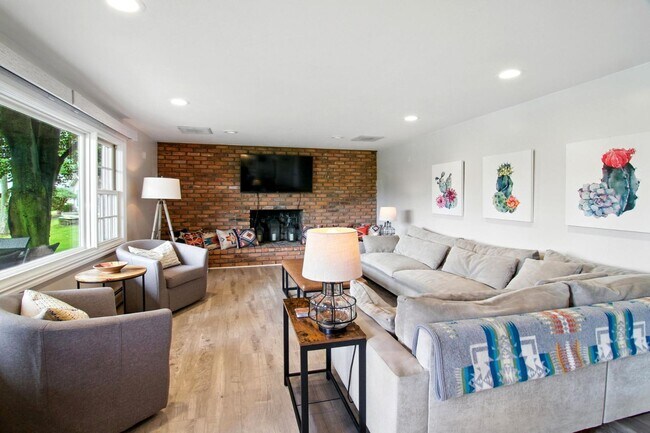 Building Photo - 5840 Sutters Ln