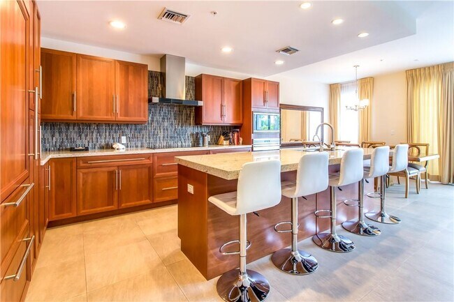 Building Photo - 340 Elm St