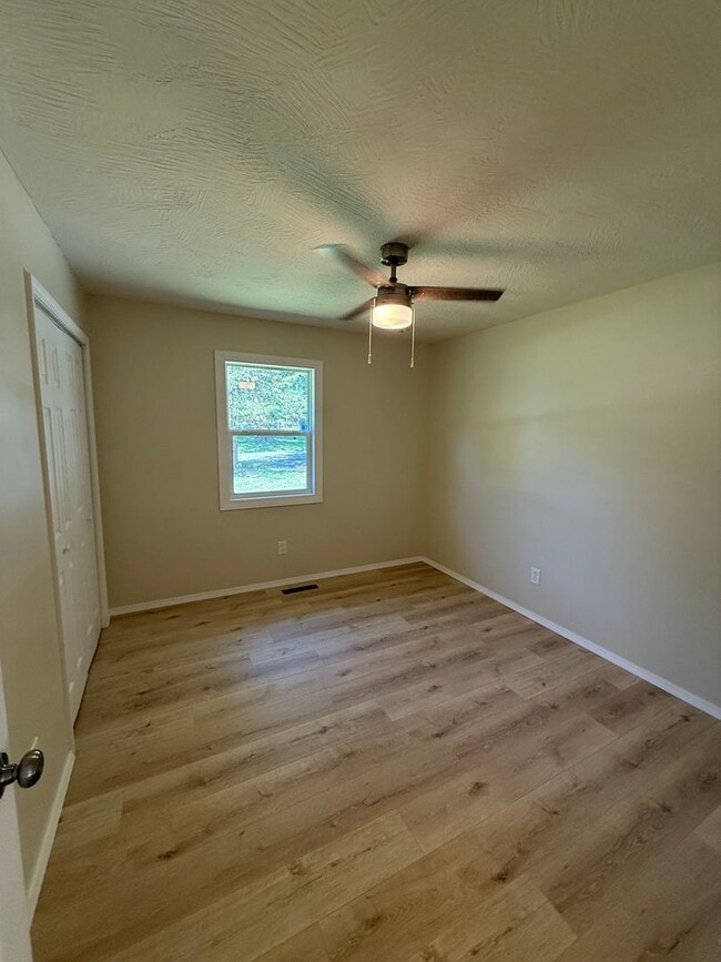 Building Photo - Remodeled 3 Bedroom 2 Bathroom home in Battlefield MO