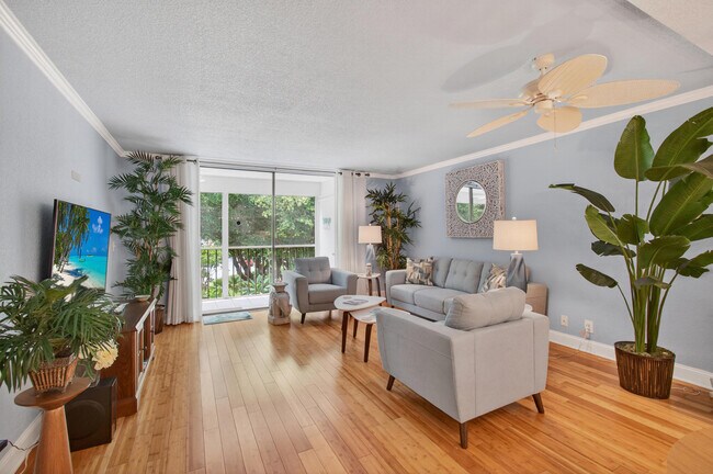 Building Photo - 5250 Las Verdes Cir